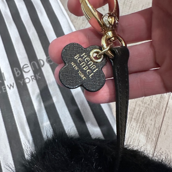 Henri Bendel Black Fur Pom with Clover detail Bag Charm Never used New condition - Picture 3 of 4